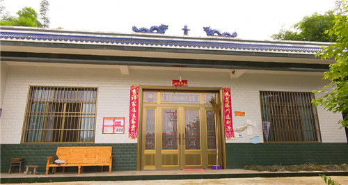 安家坝村村民改建的新房.jpg